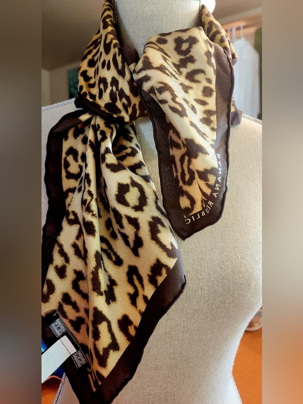 Y2K BANANA REPUBLIC 28" Sq Leopard Brown CHEETAH Neck Hair PURSE Silk Scarf NWOT
